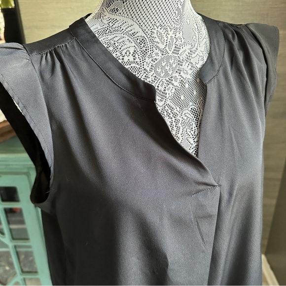 APT. 9 Black Flutter Sleeve V-Neck Sleeveless Blouse Size Large - Picture 2 of 11